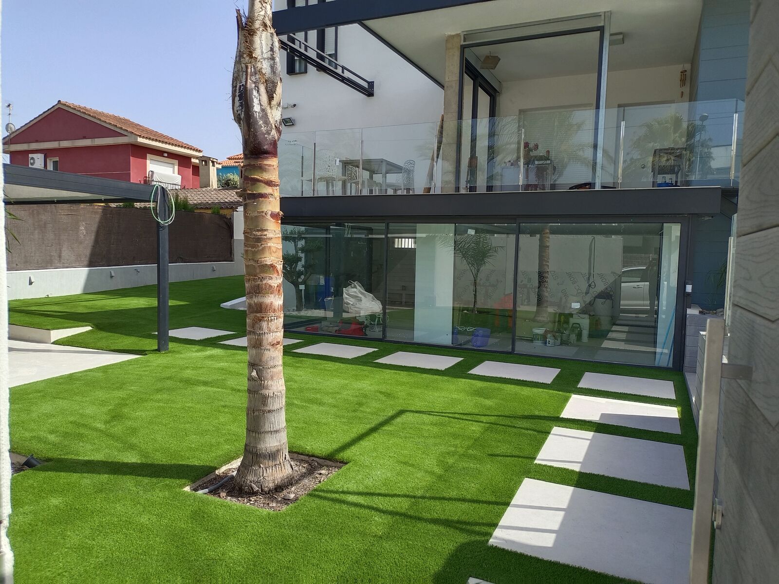 Recespro - Jardín con césped artificial premium